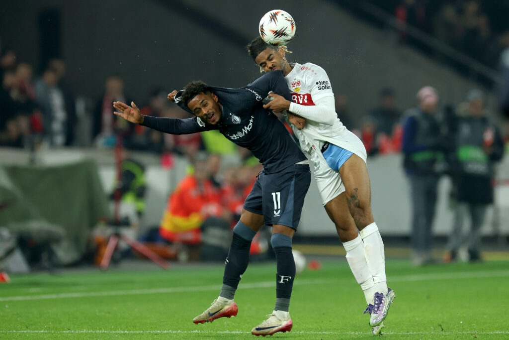 Ungewöhnliche Einblicke: Wahrscheinlich wurde das als Foul von Assignon ausgelegt. Der Schiedsrichter und er sind keine Freunde geworden. Jede Aktion wurde dem Franzosen abgepfiffen.