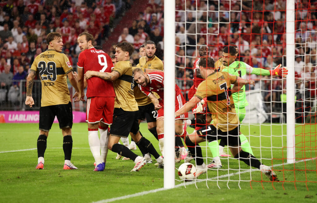 Zu billig: Das 1:0 nach einer Ecke, auch weil Maxi Mittelstädt auf der Linie unglücklich ausrutscht (wie Vagnoman vor dem 3:1).